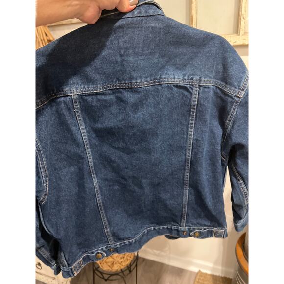 Vintage Calvin Klein size medium jean trucker jacket - Picture 3 of 3